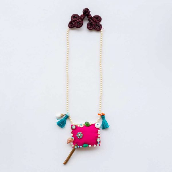 Κολιέ με ύφασμα και μαργαριτάρια