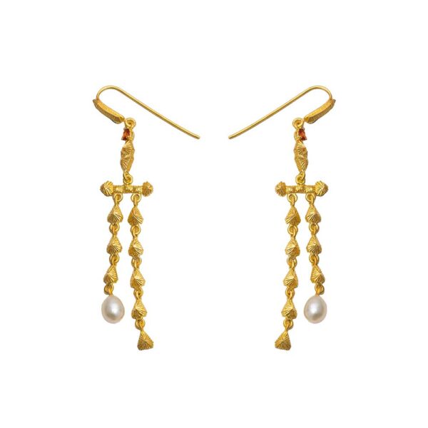 Gold plated earrings with pearls