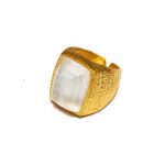 Gold-plated ring with mother pearl