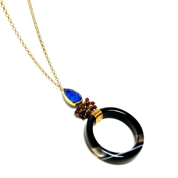 Necklace with lapis lazuli quartz, rhodolites and black agate